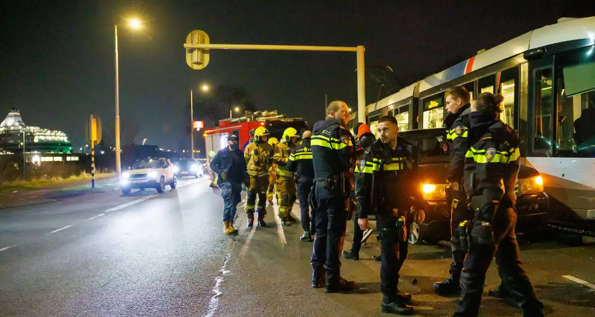 Forse schade na botsing tussen tram en auto - Foto 1