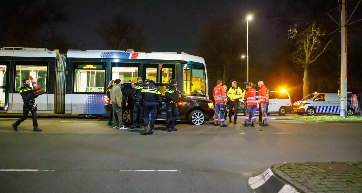 Forse schade na botsing tussen tram en auto - Foto 2