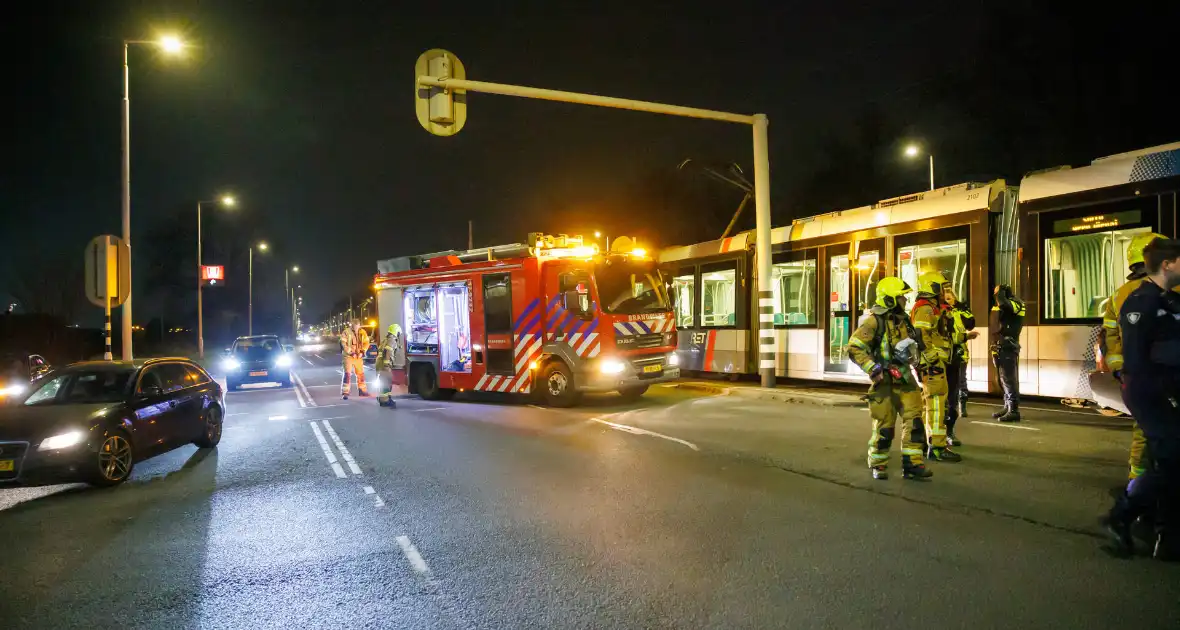 Forse schade na botsing tussen tram en auto - Foto 3