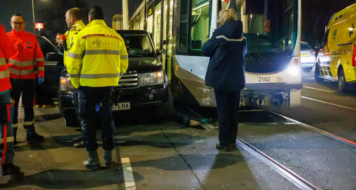 Forse schade na botsing tussen tram en auto - Foto 8