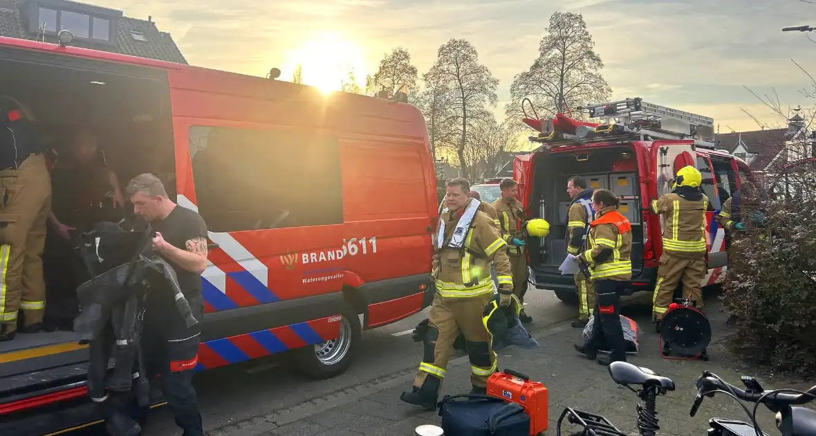 Aangetroffen spullen langs waterkant blijken na zoekactie van visser - Foto 1