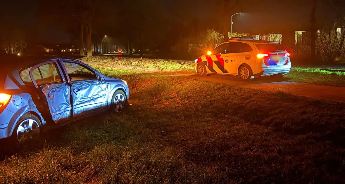Auto vliegt uit bocht, Bestuurder aangehouden