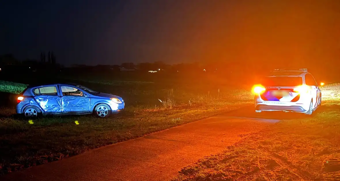 Auto vliegt uit bocht, Bestuurder aangehouden - Foto 3