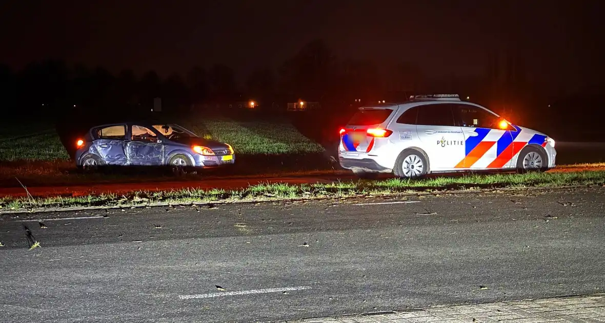 Auto vliegt uit bocht, Bestuurder aangehouden - Foto 4