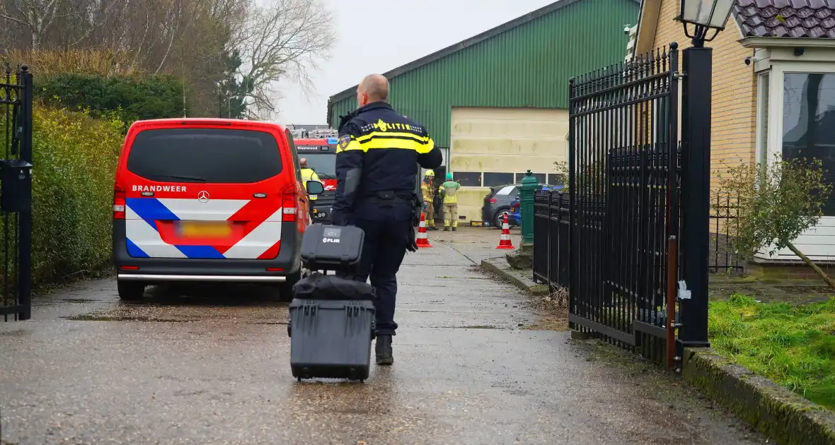 Politie treft mogelijk drugslab aan, twee aanhoudingen - Foto 9