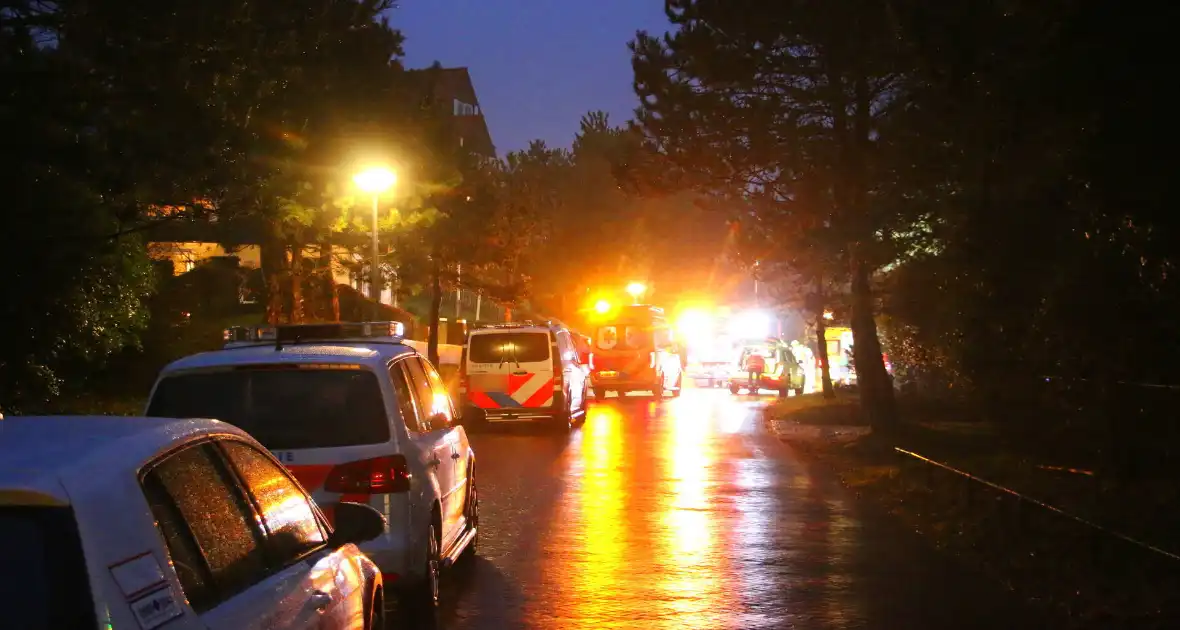 Zwaargewonde aangetroffen in tuin van woning - Foto 2