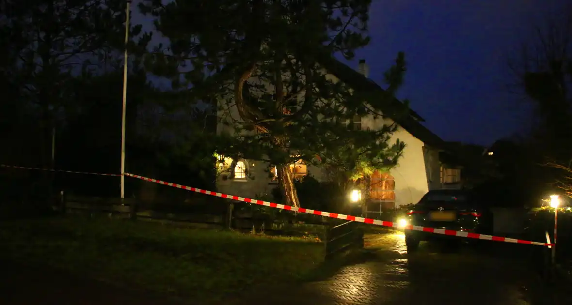 Zwaargewonde aangetroffen in tuin van woning - Foto 7