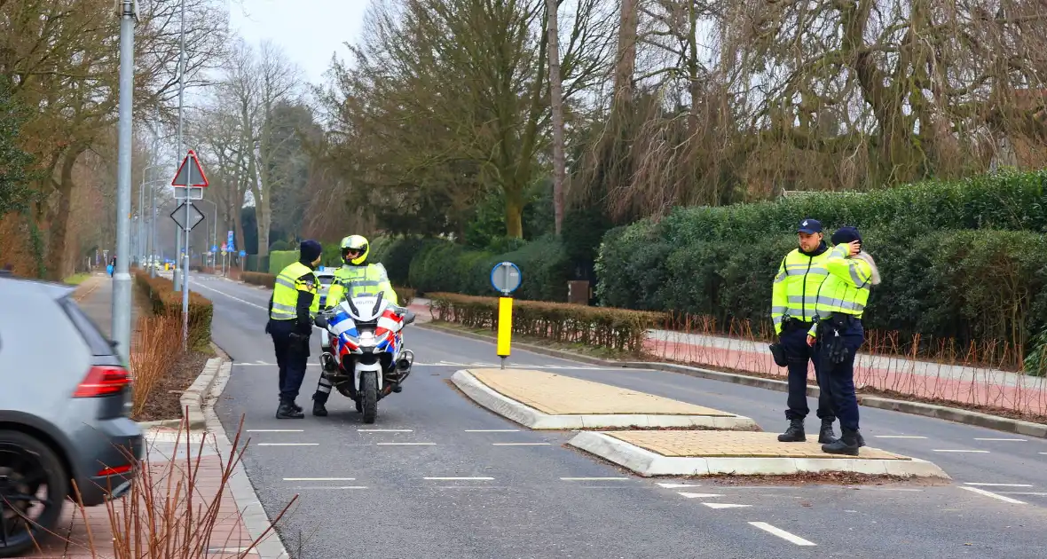 Politie controleert voertuigen en brommers - Foto 6