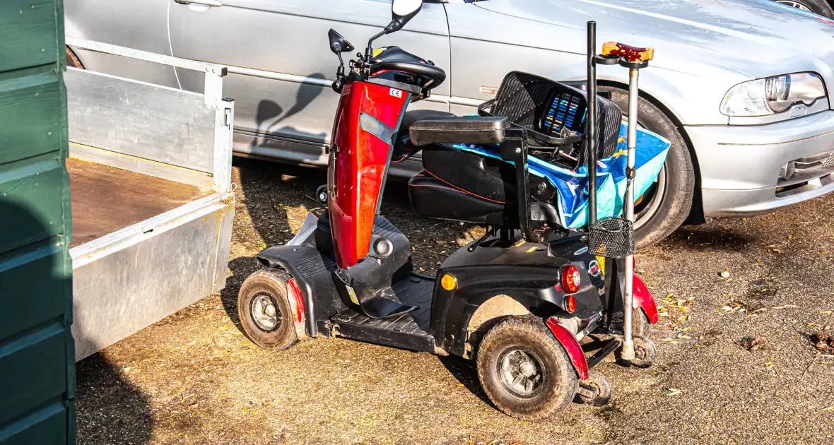 Bestuurder scootmobiel gewond na eenzijdig ongeval - Foto 5