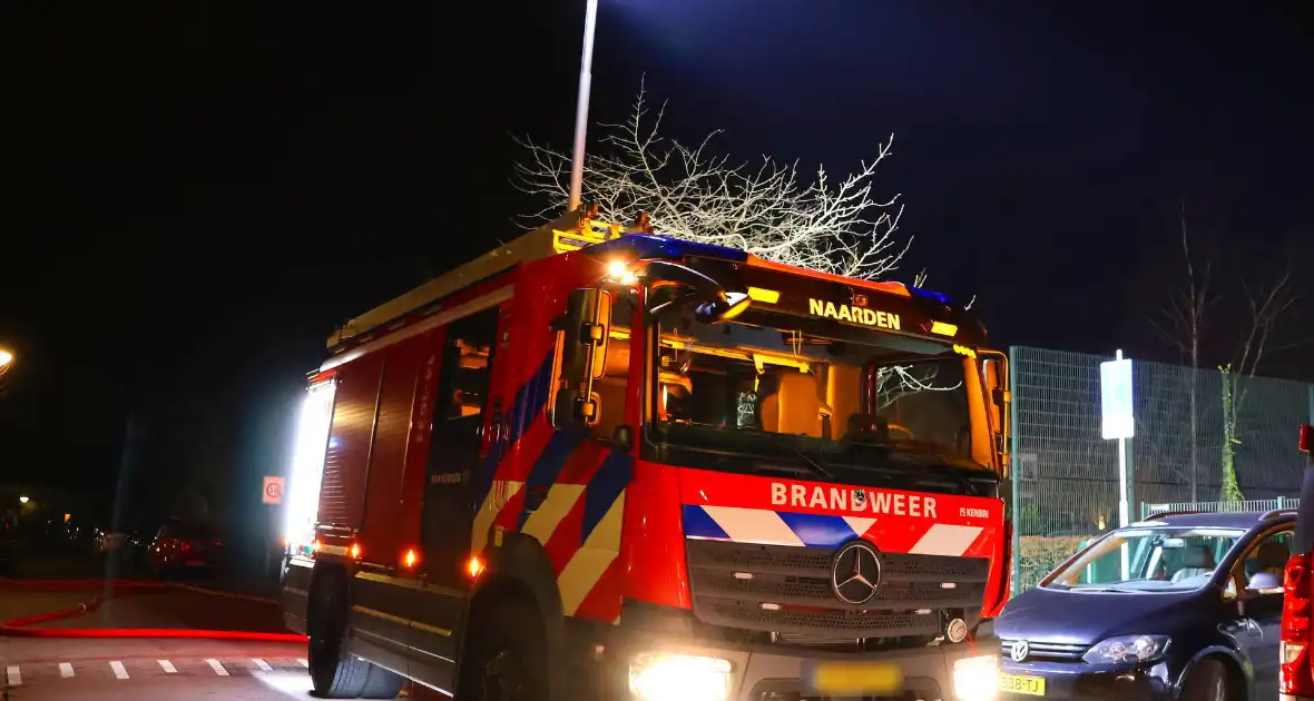 Brandweer laat basketbalveld onderlopen wegens verwachtte vorst - Foto 8