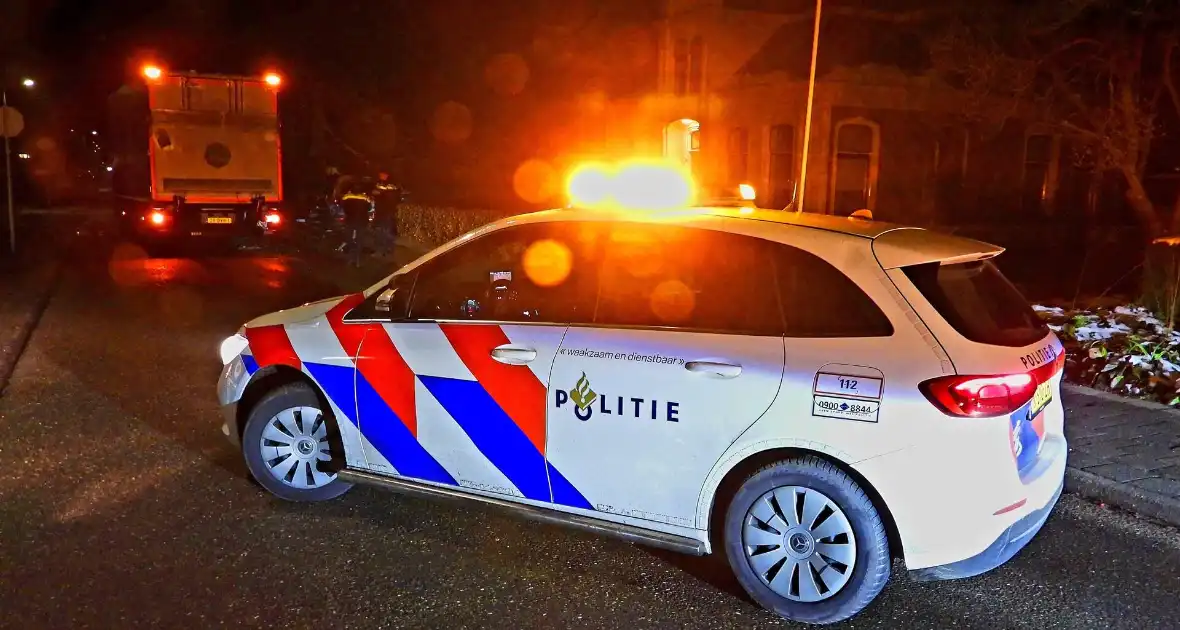 Taxi belandt in heg na botsing met vrachtwagen - Foto 1