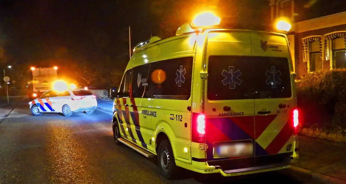 Taxi belandt in heg na botsing met vrachtwagen - Foto 2