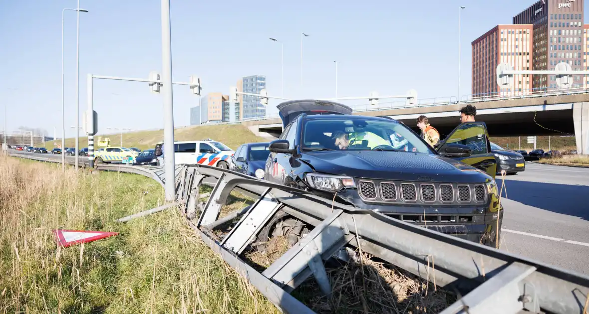 Automobilist klapt op vangrail - Foto 2