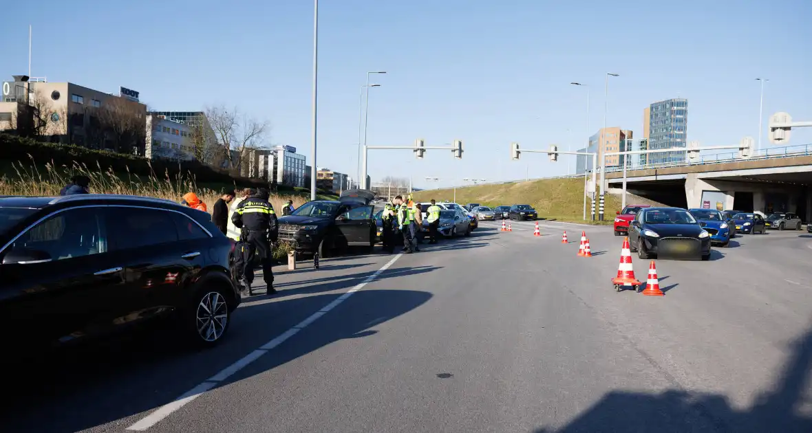Automobilist klapt op vangrail - Foto 3