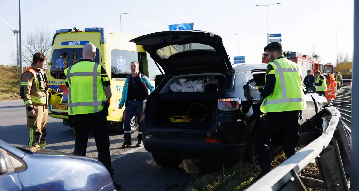 Automobilist klapt op vangrail - Foto 6
