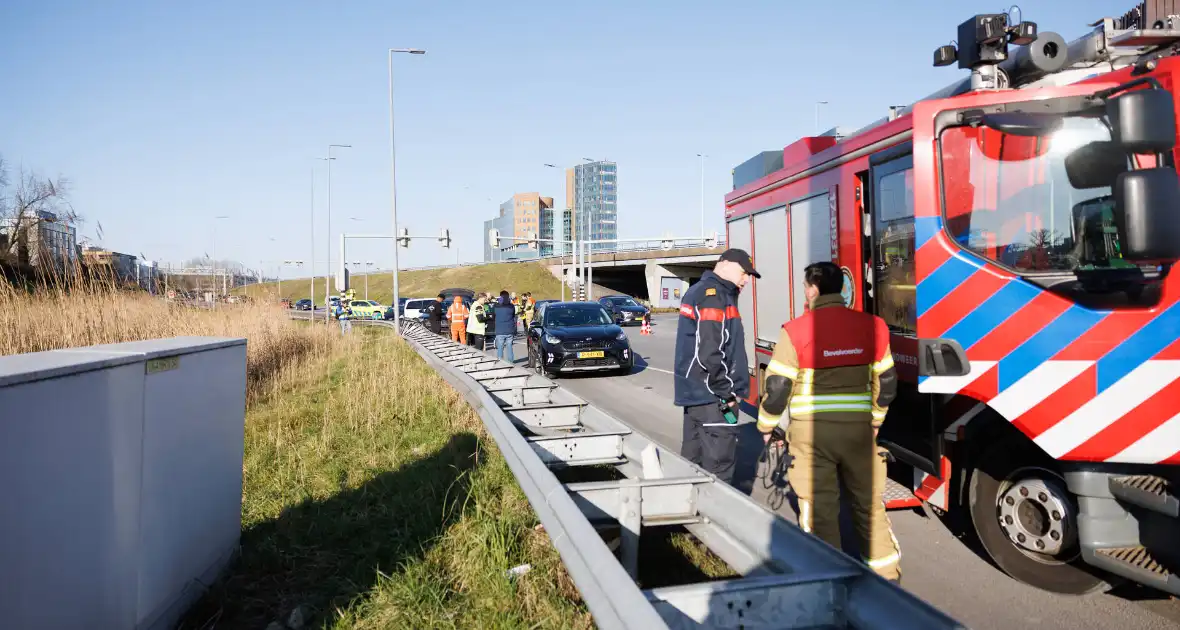 Automobilist klapt op vangrail - Foto 8