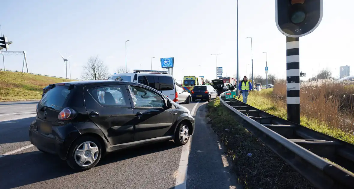 Automobilist klapt op vangrail - Foto 9