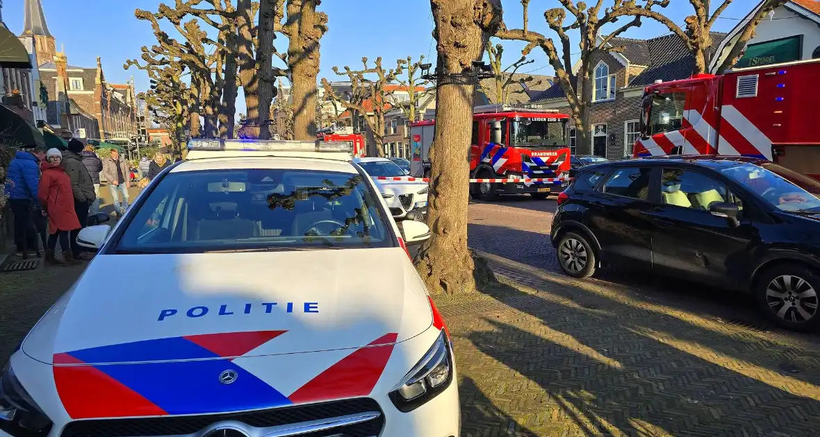 Straat afgezet door brand in schuur - Foto 2