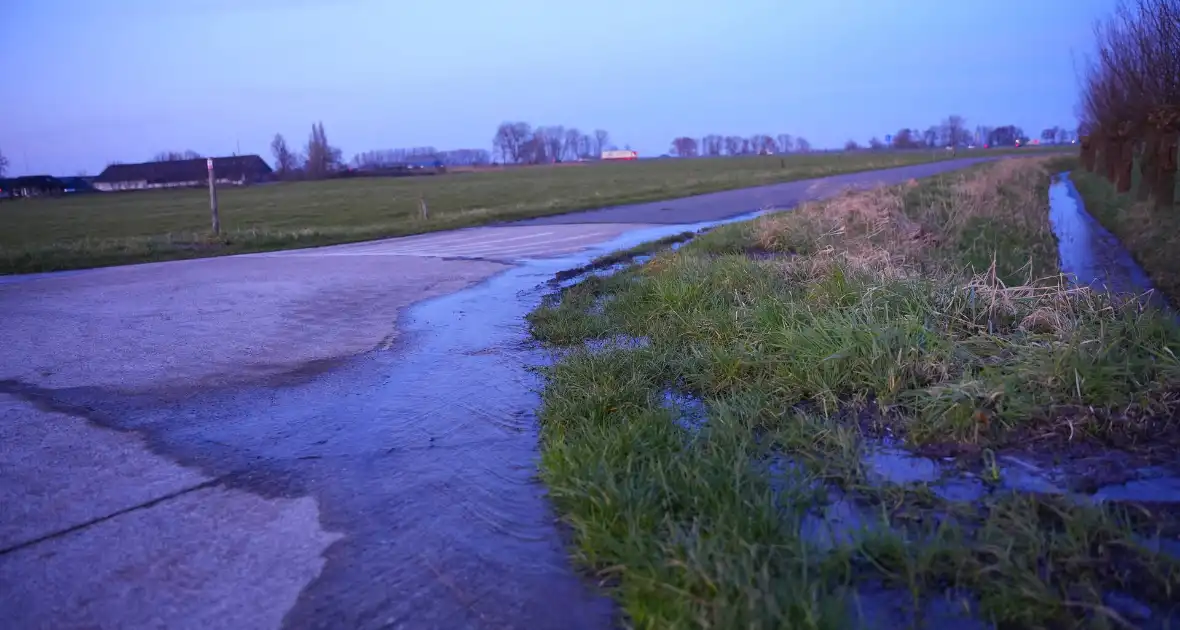 Mogelijk gladde weg in vooruitzicht door gesprongen waterleiding - Foto 7