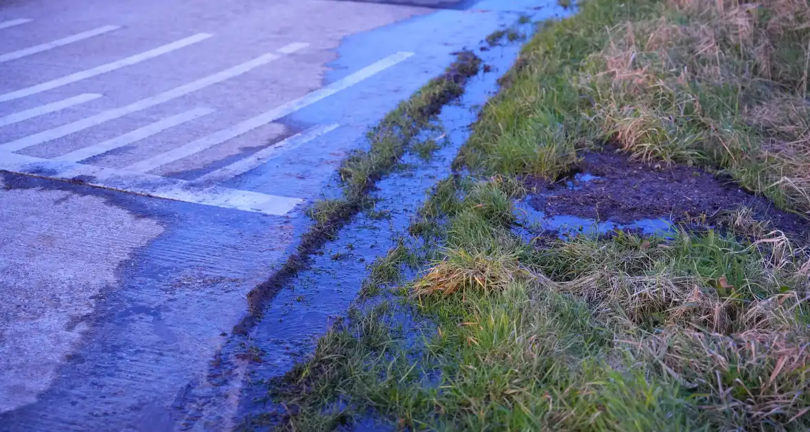Mogelijk gladde weg in vooruitzicht door gesprongen waterleiding - Foto 8
