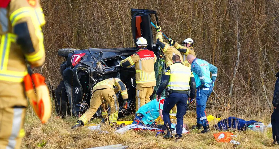 Twee zwaargewonden na ongeval - Foto 1