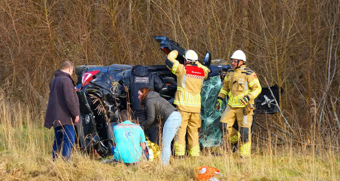 Twee zwaargewonden na ongeval - Foto 5
