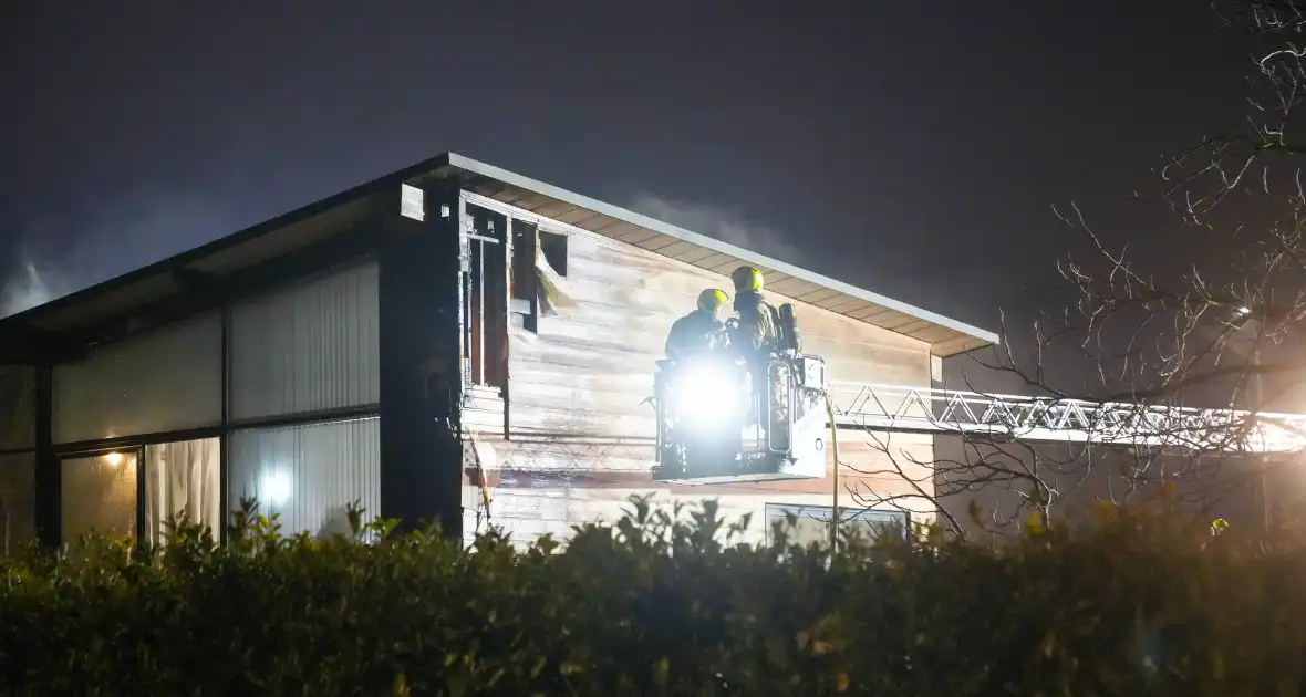 Veel schade door brand in bedrijfspand - Foto 5
