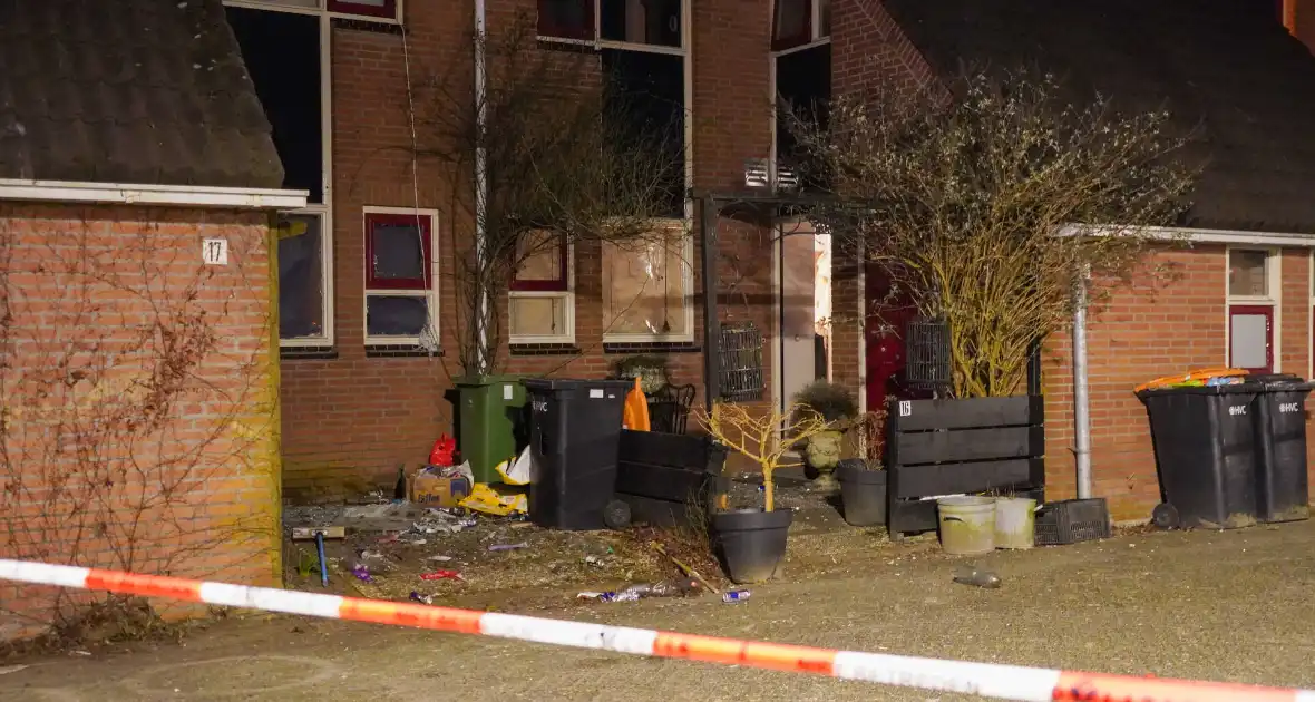 Veel schade aan woning door explosie - Foto 10
