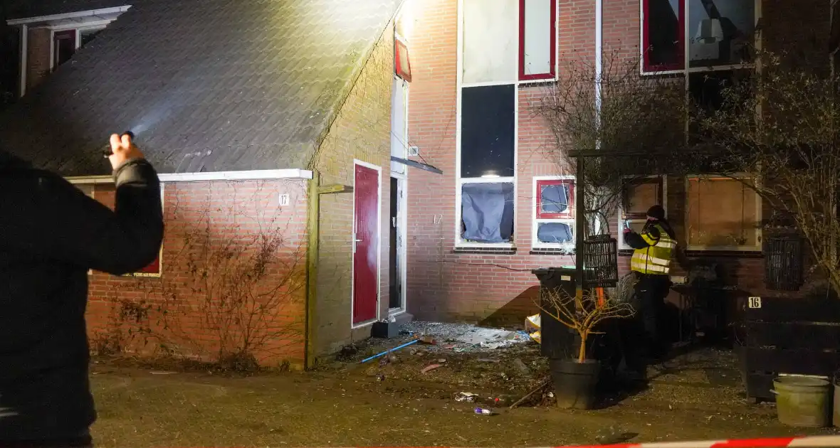 Veel schade aan woning door explosie - Foto 3