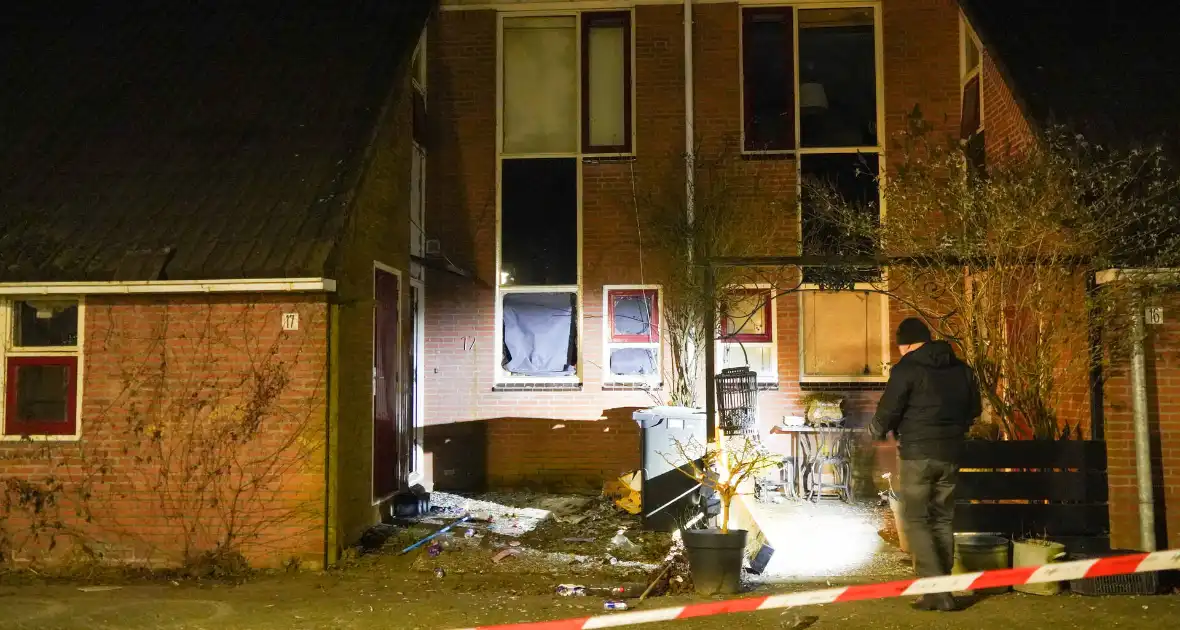 Veel schade aan woning door explosie - Foto 5
