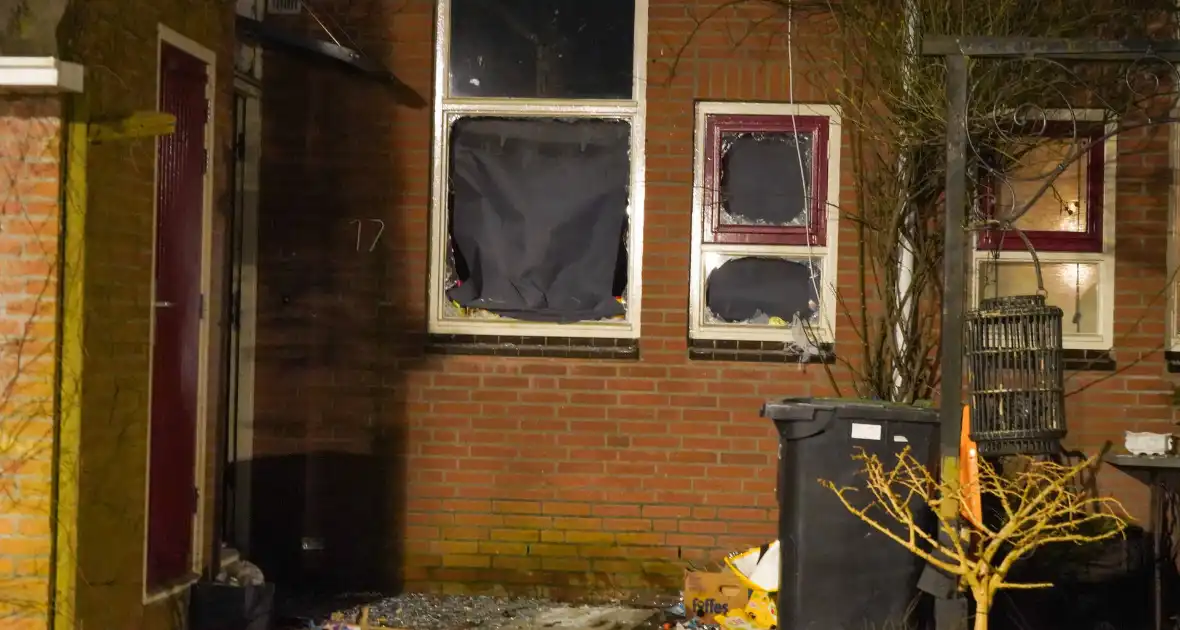Veel schade aan woning door explosie - Foto 7