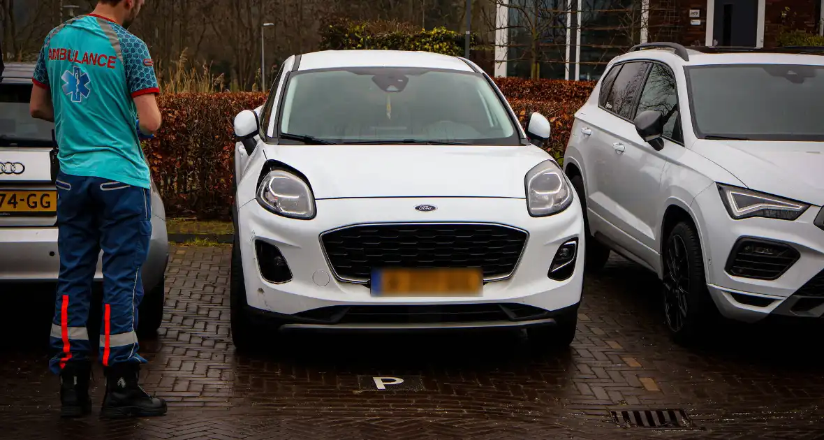 Automobilist ziet fatbiker over het hoofd bij oversteekplaats - Foto 7