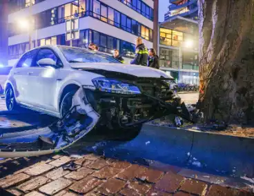 Automobilist onder invloed belandt tegen een boom