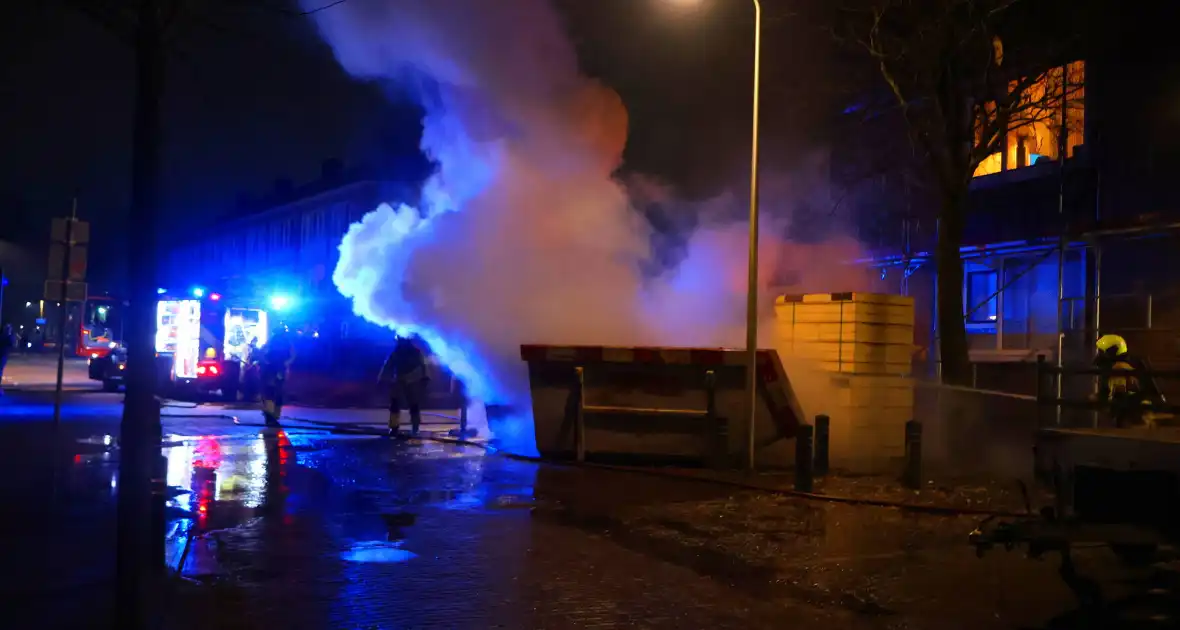 Afvalcontainer vliegt in brand - Foto 1