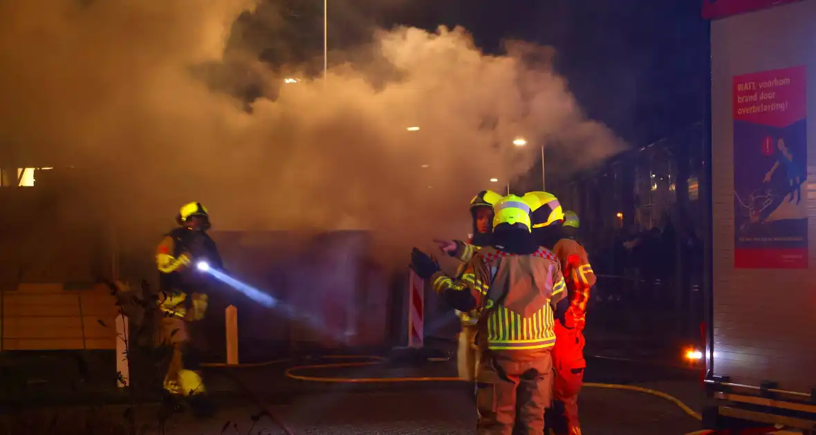 Afvalcontainer vliegt in brand - Foto 2