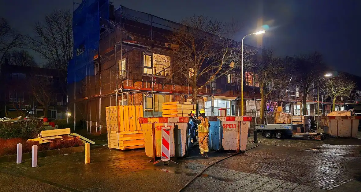 Afvalcontainer vliegt in brand - Foto 5