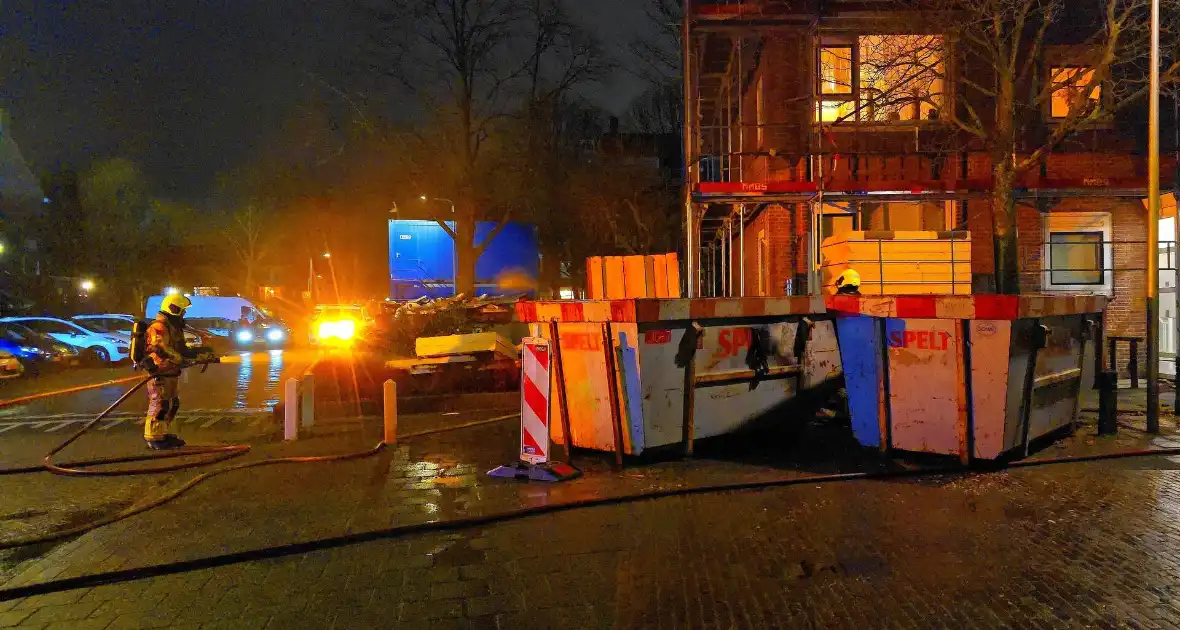 Afvalcontainer vliegt in brand - Foto 6