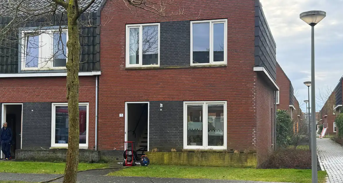 Brand op bovenverdieping geblust door brandweer - Foto 1