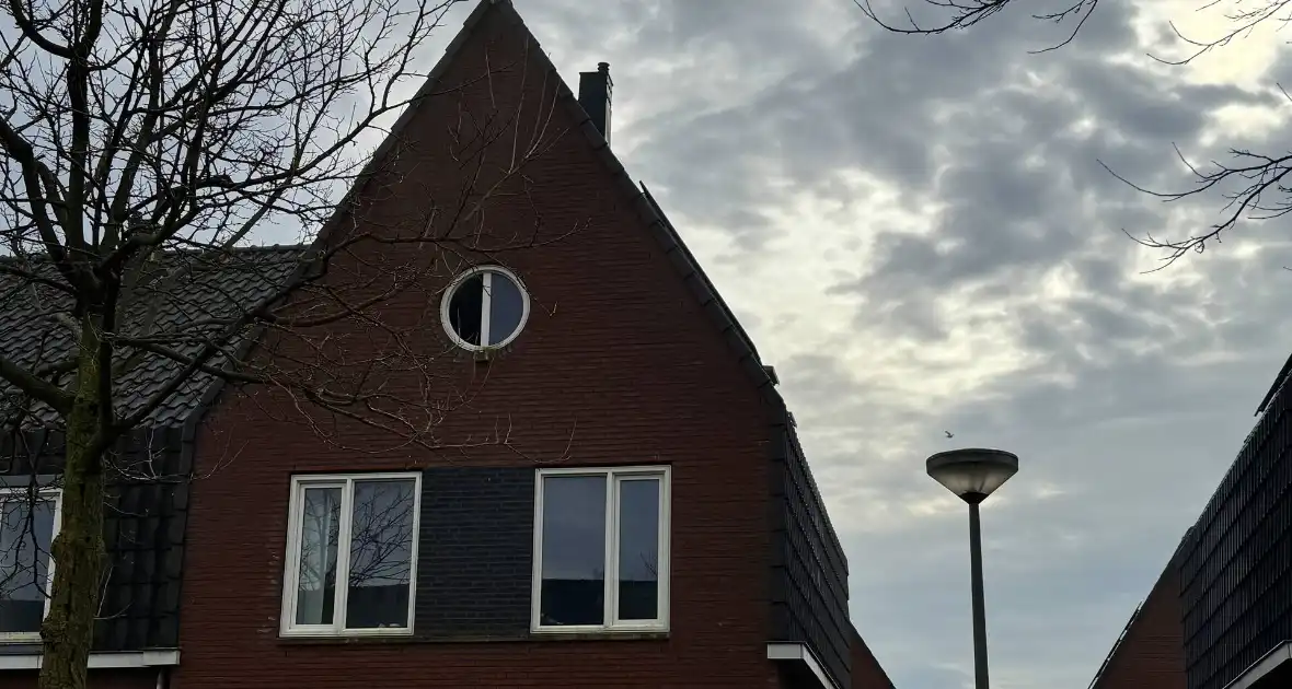 Brand op bovenverdieping geblust door brandweer - Foto 3