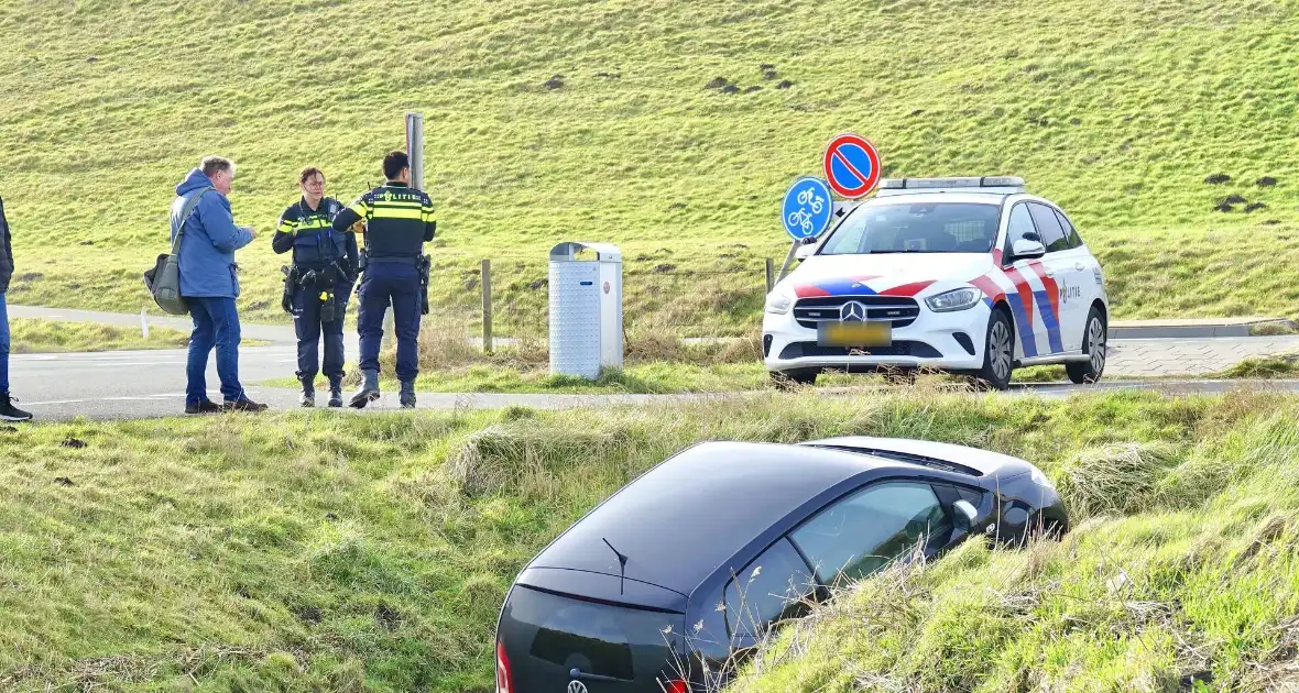 Voertuig belandt in water na vergeten handrem - Foto 2