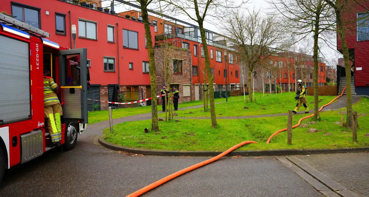 Brand in woning geblust door brandweer - Foto 1