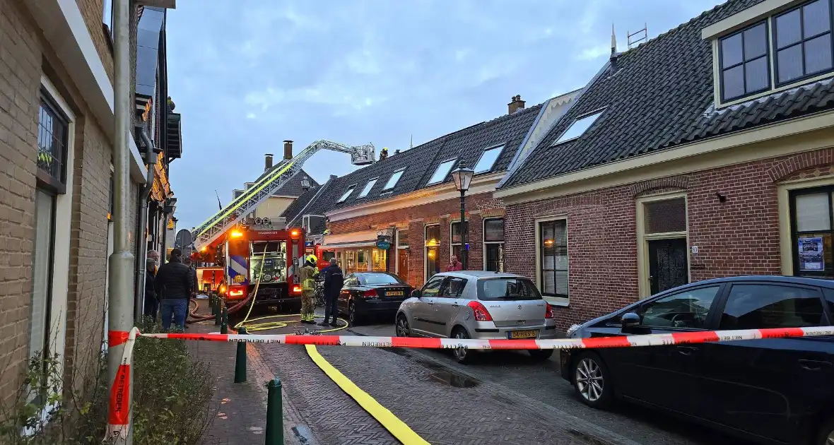 Brandweer ingezet voor brand woning met rietendak
