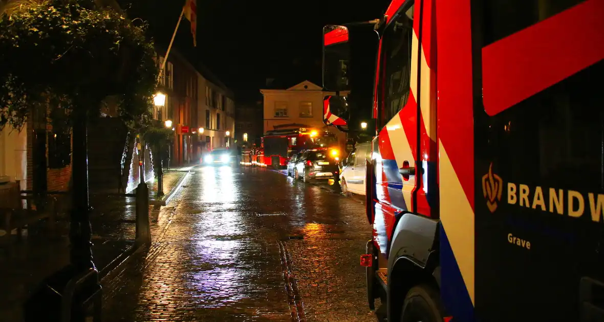 Brandweer groots ingezet voor mogelijke brand in kerk - Foto 1