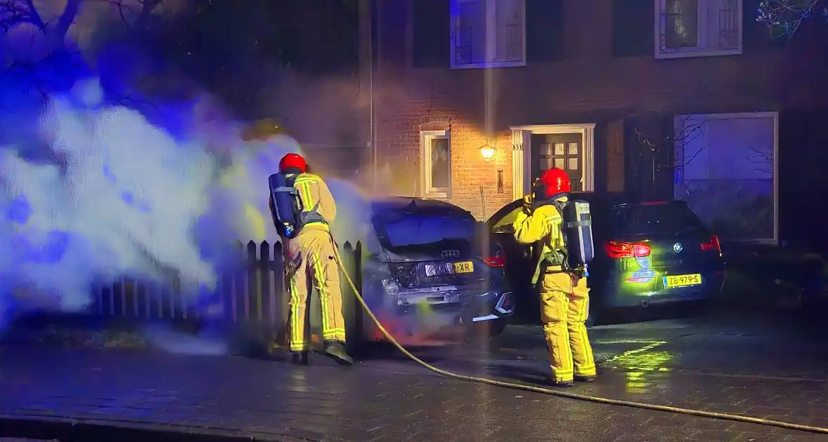 Brandstichting op oprit, auto gaat in vlammen op - Foto 6