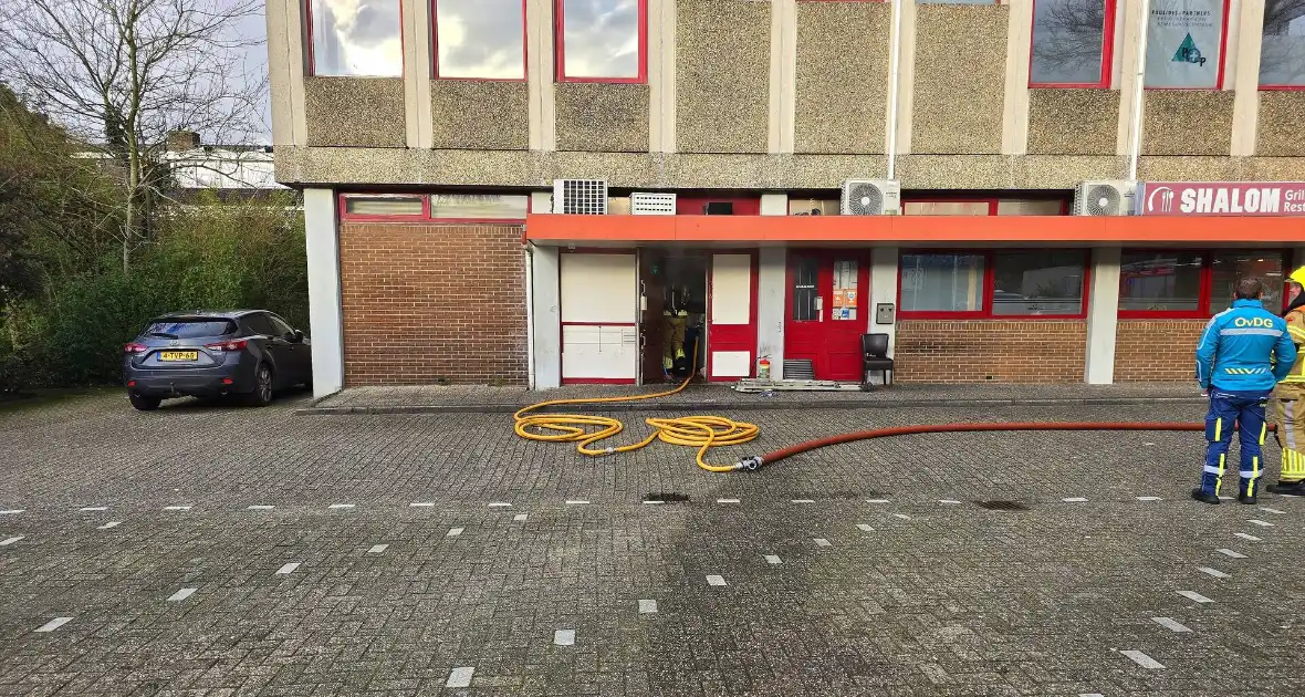 Brand in restaurant zorgt voor grote inzet van brandweer - Foto 1