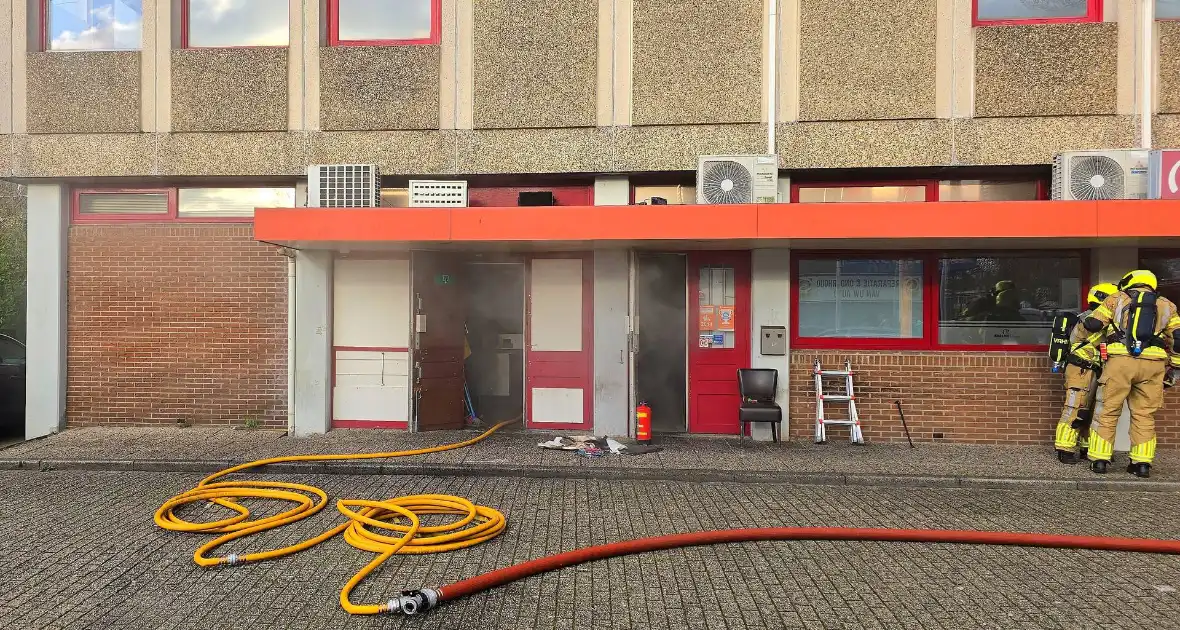 Brand in restaurant zorgt voor grote inzet van brandweer - Foto 7
