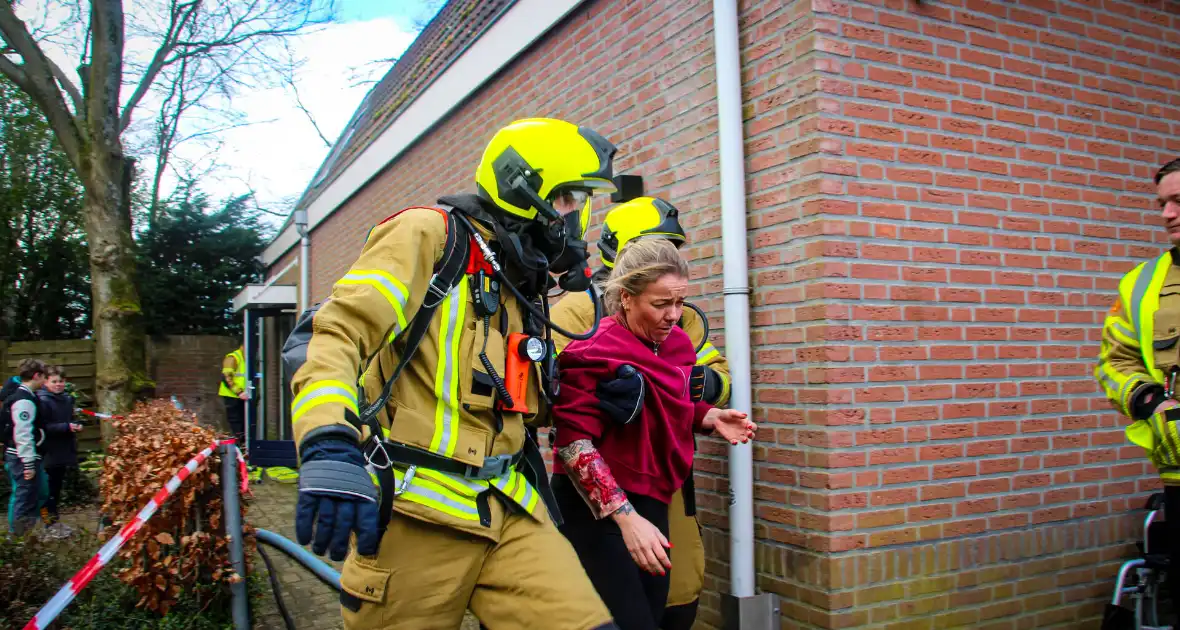 Brandweerlieden tonen hun vaardigheden tijdens wedstrijd