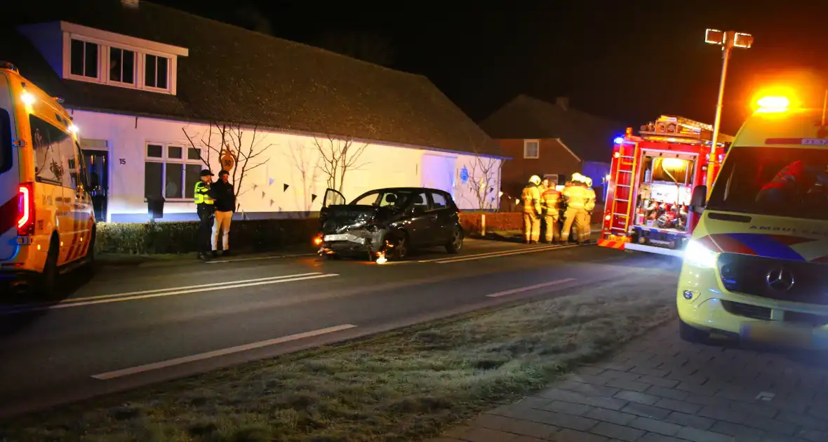 Frontale aanrijding leidt tot gewonden