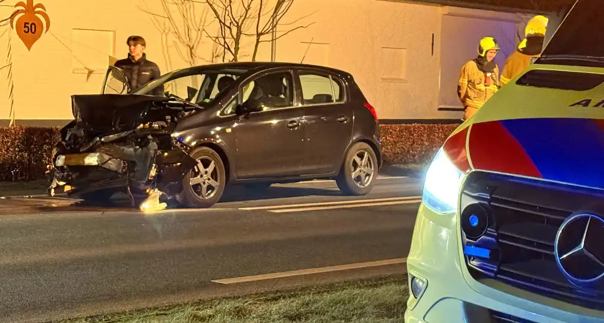 Frontale aanrijding leidt tot gewonden - Foto 12