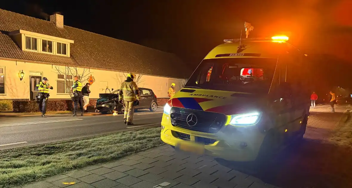 Frontale aanrijding leidt tot gewonden - Foto 13